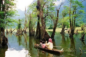 Khám phá vẻ đẹp hoang sơ Hồ Noong Hà Giang